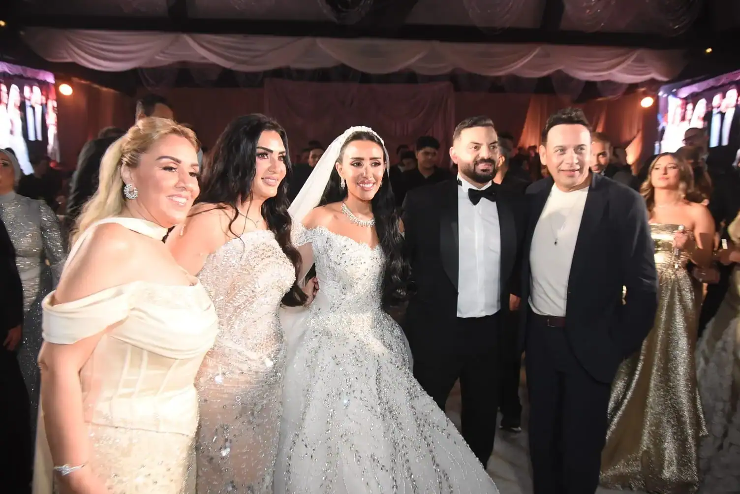 ليلة من العمر.. مصطفى قمر وبوسي يشعلان زفاف ملك مجدي وأحمد البكري بحضور كبار رجال الأعمال