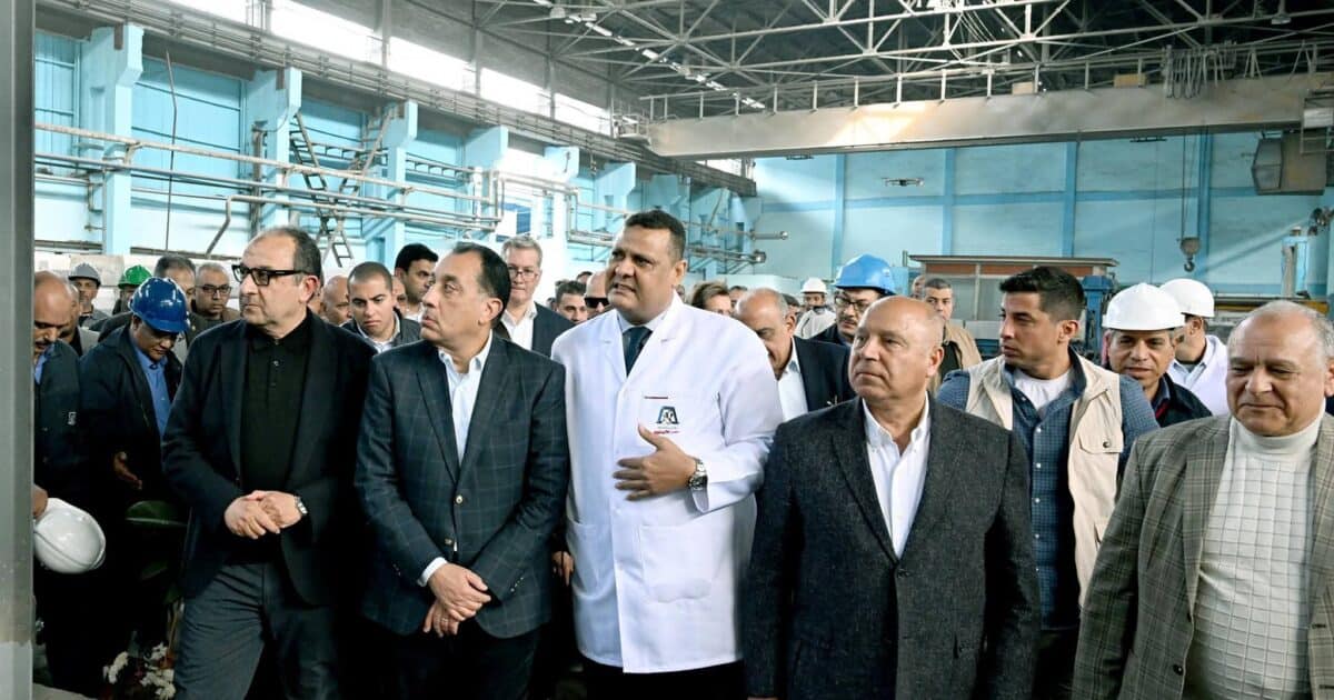 رئيس الوزراء يتفقد خط الإنتاج الجديد لـ “السلك” بشركة مصر للألومنيوم بطاقة 60 ألف طن سنويًا