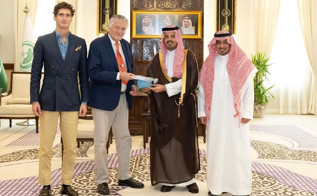 نائب أمير منطقة مكة المكرمة يستقبل وفد بطولة العالم لسباقات الزوارق السريعة F1H2O ويشيد بتميّز تنظيم جدة