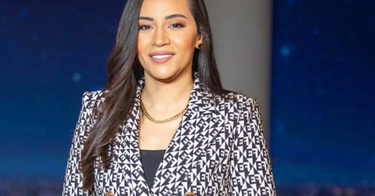 المخرجة بتول عرفة تصل الرياض لحضور Joy Awards وتصفه بأقوى وأهم حفلات الترفيه في الوطن العربي