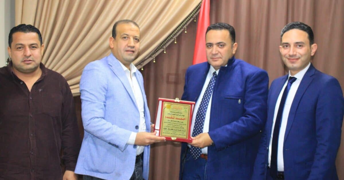 تكريم رئيس مركز ومدينة كفر صقر لجهوده في رفع كفاءة الخدمات المقدمة للمواطنين وتحسين البنية التحتية