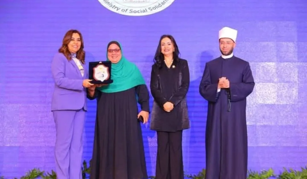 أم الغلابة» تتصدر التريند لأسبوع كامل.. قصة عطاء الحاجة عزيزة عبد العليم تشعل مواقع التواصل
