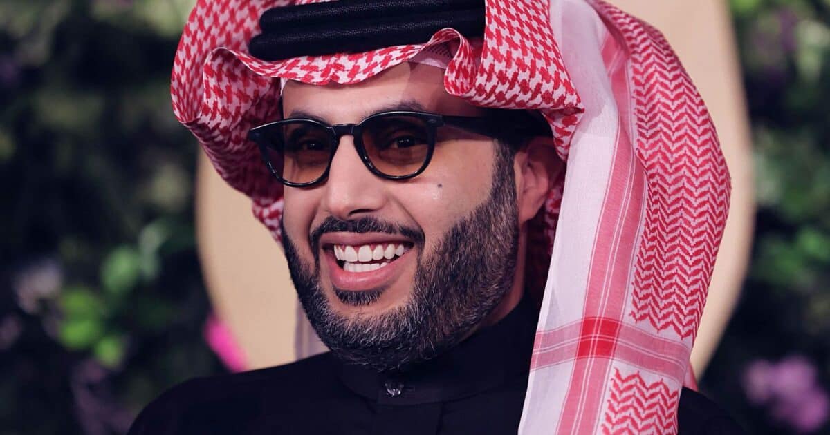 المستشار تركي آل الشيخ يعلن عن نزالًا عالميًا تاريخيًا على سفح الأهرامات