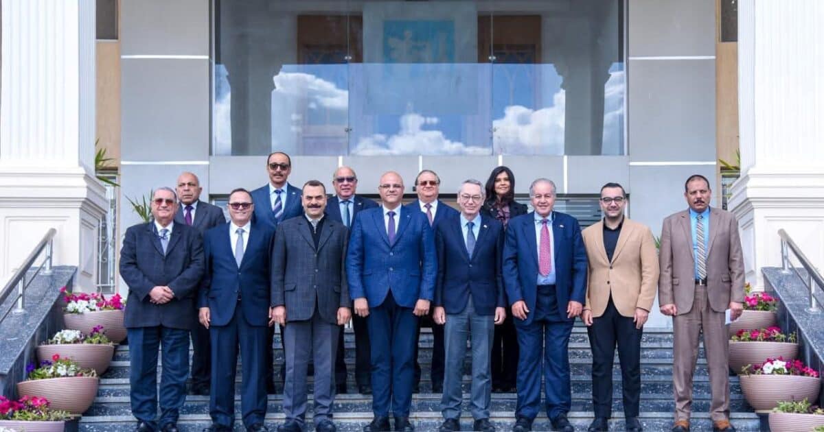 محافظ الإسكندرية يستقبل أعضاء جمعية رجال أعمال إسكندرية في إطار الدفع بعجلة الاستثمار وتهيئة مناخ جاذب للأعمال