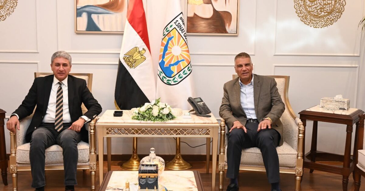محافظ جنوب سيناء يبحث مع وزير السياحة والآثار سبل تنشيط الحركة السياحية