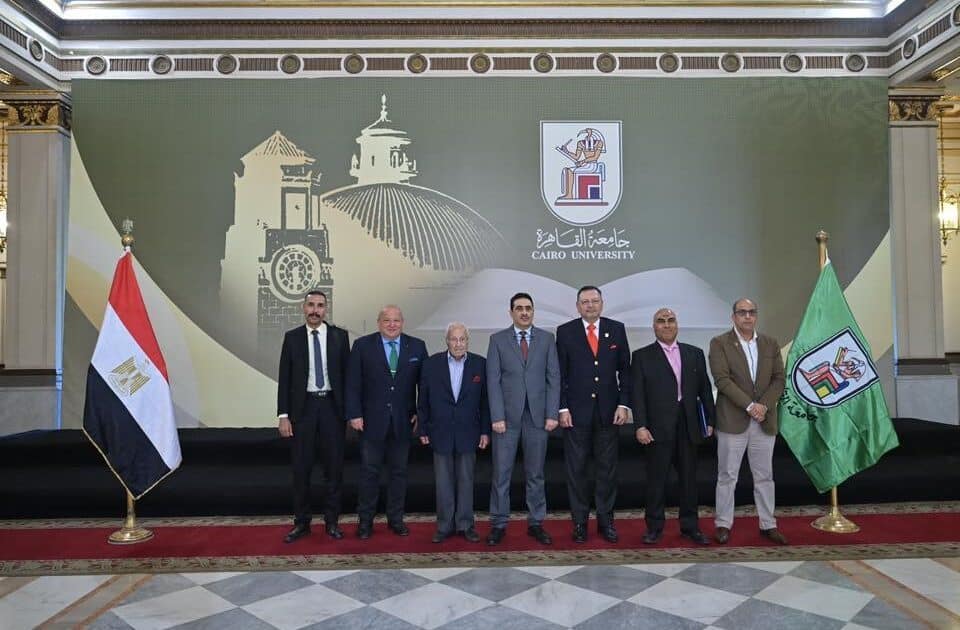 بروتوكول تعاون بين جامعة القاهرة وجمعية إنسان للتنمية الصحية والمجتمعية وإطلاق 50 قافلة طبية للكشف على الأطفال