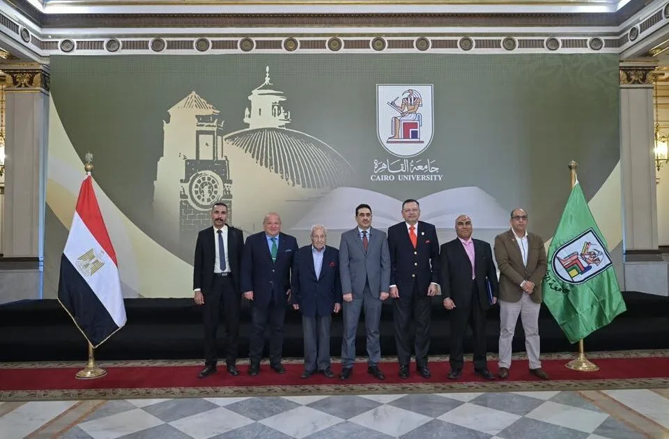 بروتوكول تعاون بين جامعة القاهرة وجمعية إنسان للتنمية الصحية والمجتمعية وإطلاق 50 قافلة طبية للكشف على الأطفال