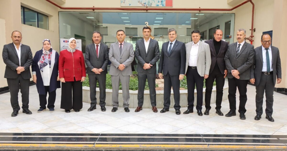 وزير الصناعة يتفقد مصنع “آمون للأدوية” بالعبور ويشيد بدوره في دعم الأمن الدوائي وزيادة صادرات الدواء المصري