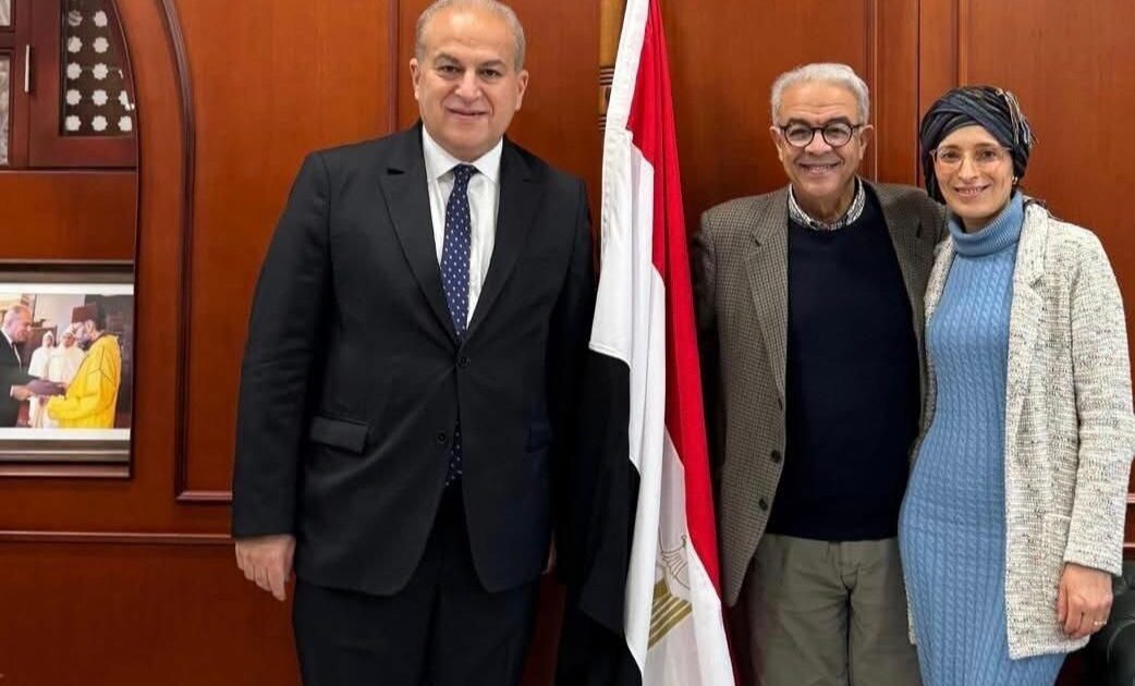 سفير مصر في الرباط يستقبل” المخرج المغربي” جمال سويسي قبل تكريمه بمهرجان الأقصر للسينما الأفريقية