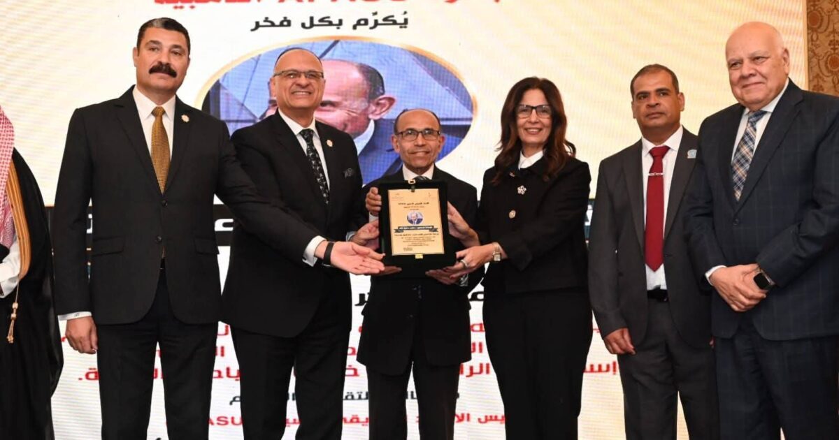 الاتحاد الأفريقي الآسيوي (AFASU) يشارك في مؤتمر “صُنّاع الأمل” بالقاهرة ويمنح جائزته الذهبية للدكتور حازم عطية الله الاكاديمي الاكثر تاثيرا.