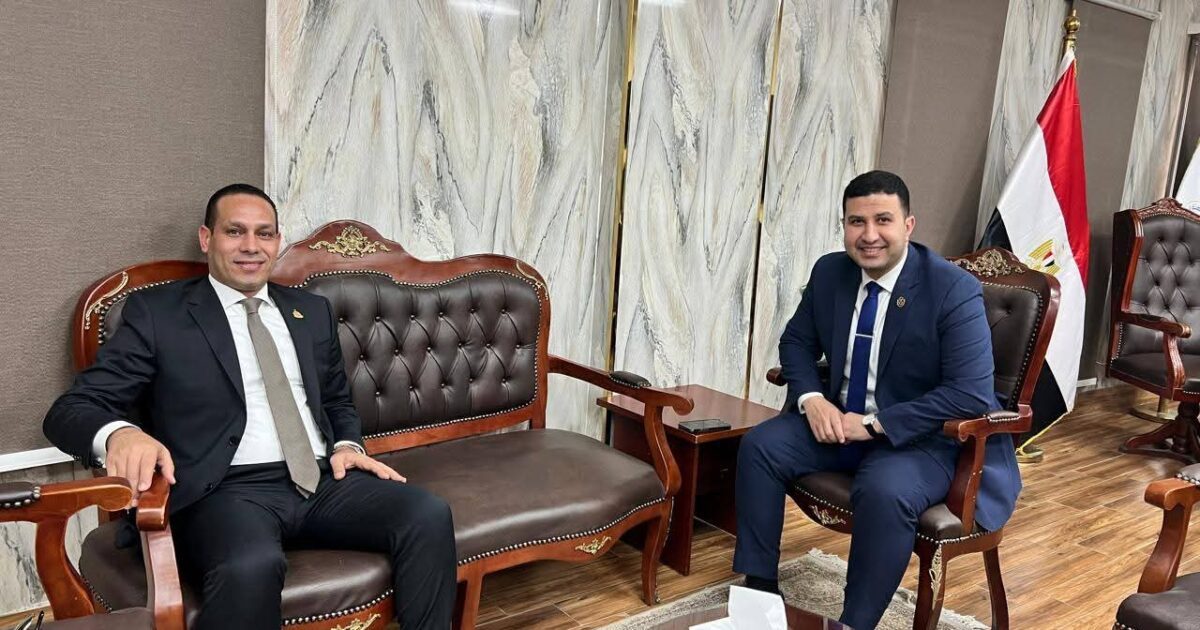 النائب سيد عبد الجليل يهنئ الدكتور محمد جبريل بمنصبه الجديد ويستعرض مطالب أهالي “الدائرة الثالثة” الصحية