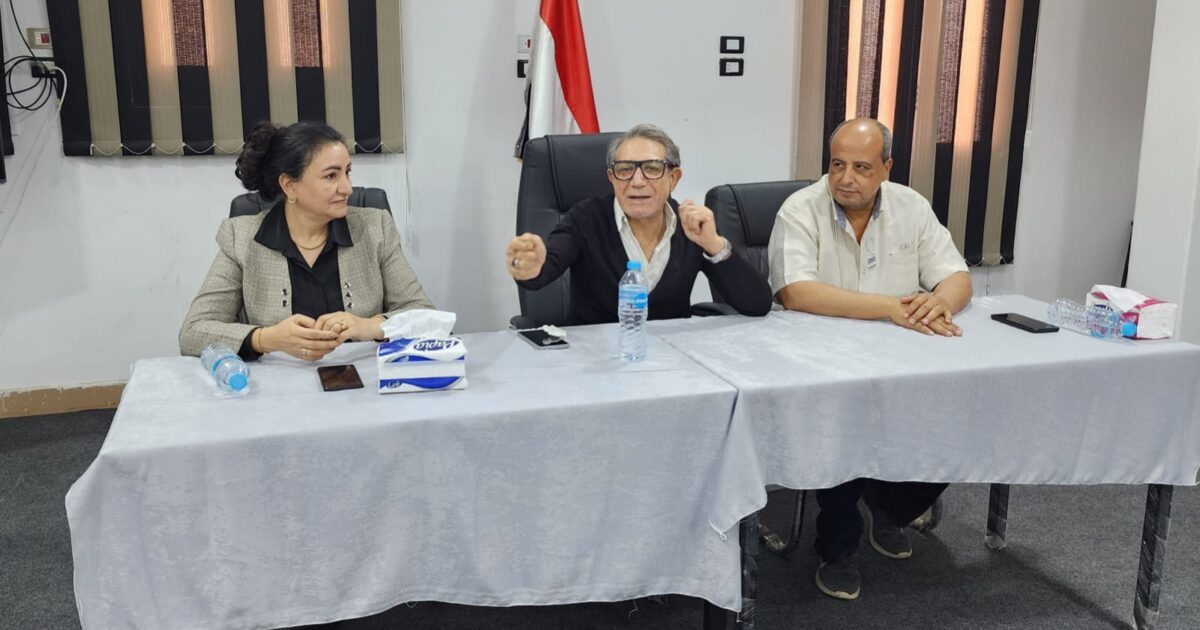 ندوة للفنان العراقي باسم قهار على هامش فعاليات مهرجان مسرح الجنوب بنقابة التجاريين بقنا