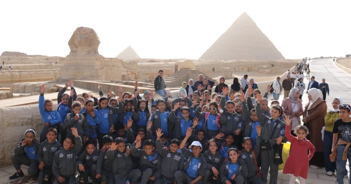أوراسكوم بيراميدز للمشروعات تستضيف أطفال مؤسسة “كلنا مع بعض” في رحلة تعليمية وترفيهية داخل منطقة الزيارة بأهرامات الجيزة
