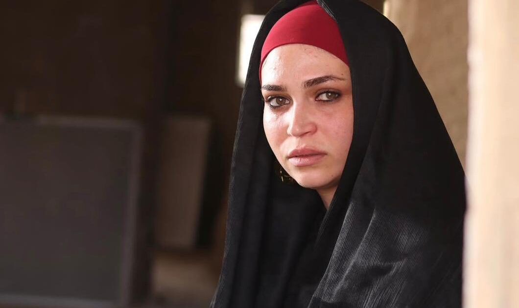 منار الهجرسي تخطف الأنظار في مهرجان كان بفيلم “وعد التراب” وتواصل صعودها بعد نجاحاتها الدرامية