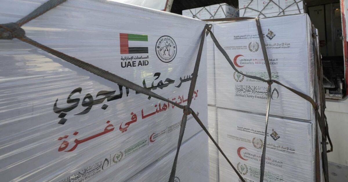 “مطار العريش” يشهد استقبال طائرة محملة بـ100 طن لدعم أهالي غزة من وكالة الإمارات للمساعدات