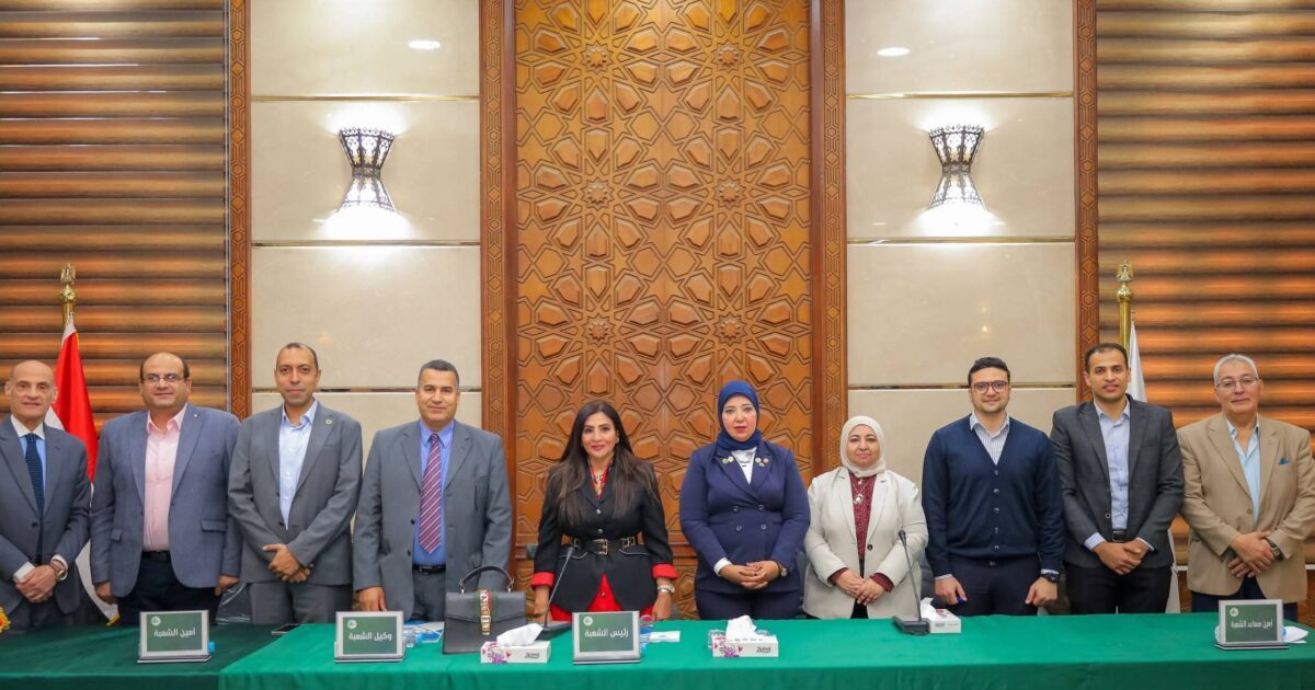 الدكتورة منال متولي أول سيدة تترأس شعبة التعدين والبترول والفلزات بنقابة المهندسين