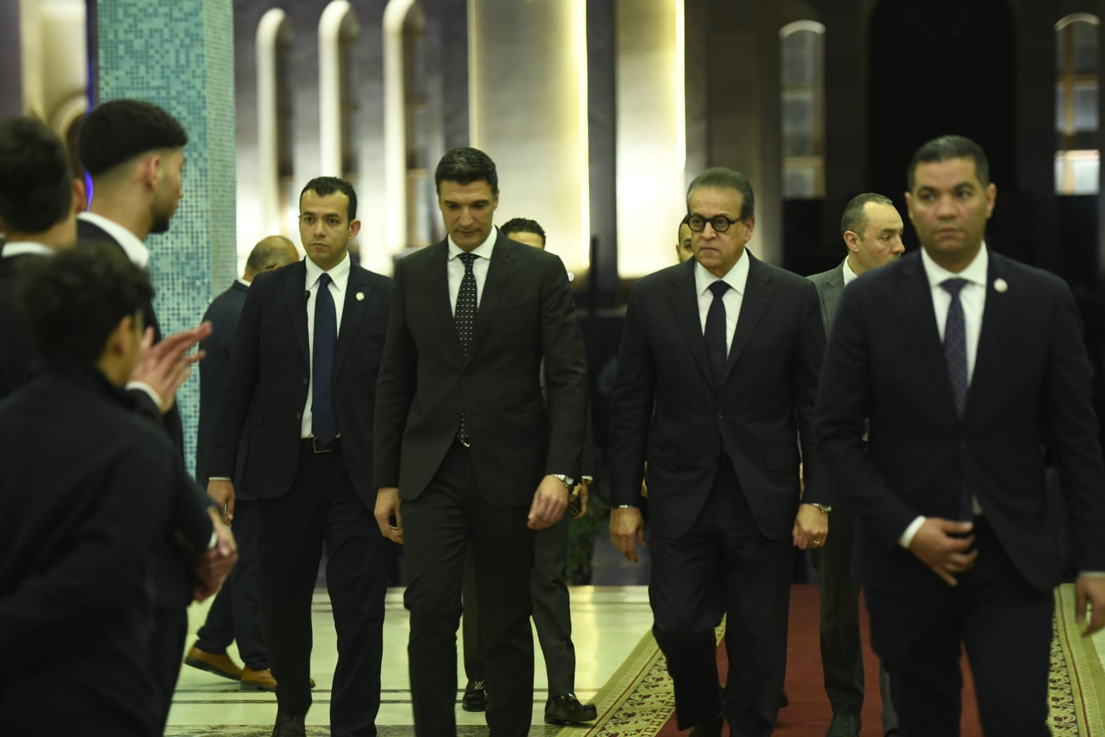 بالصور..مصطفى مدبولي والوزراء فى عزاء والده وزير الصناعه