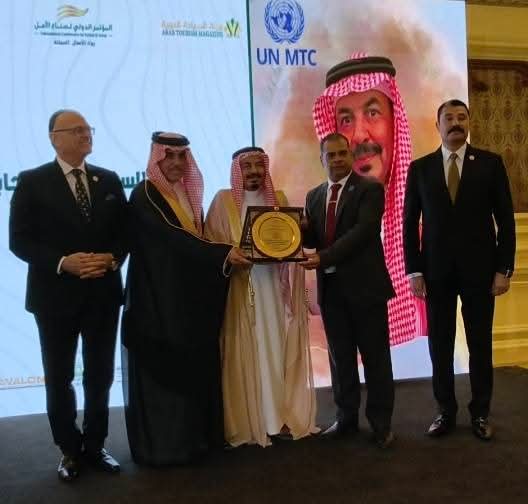 الاتحاد الأفريقي الآسيوي (AFASU) يشارك في مؤتمر “صُنّاع الأمل” بالقاهرة ويمنح جائزته الذهبية للدكتور حازم عطية الله الاكاديمي الاكثر تاثيرا.