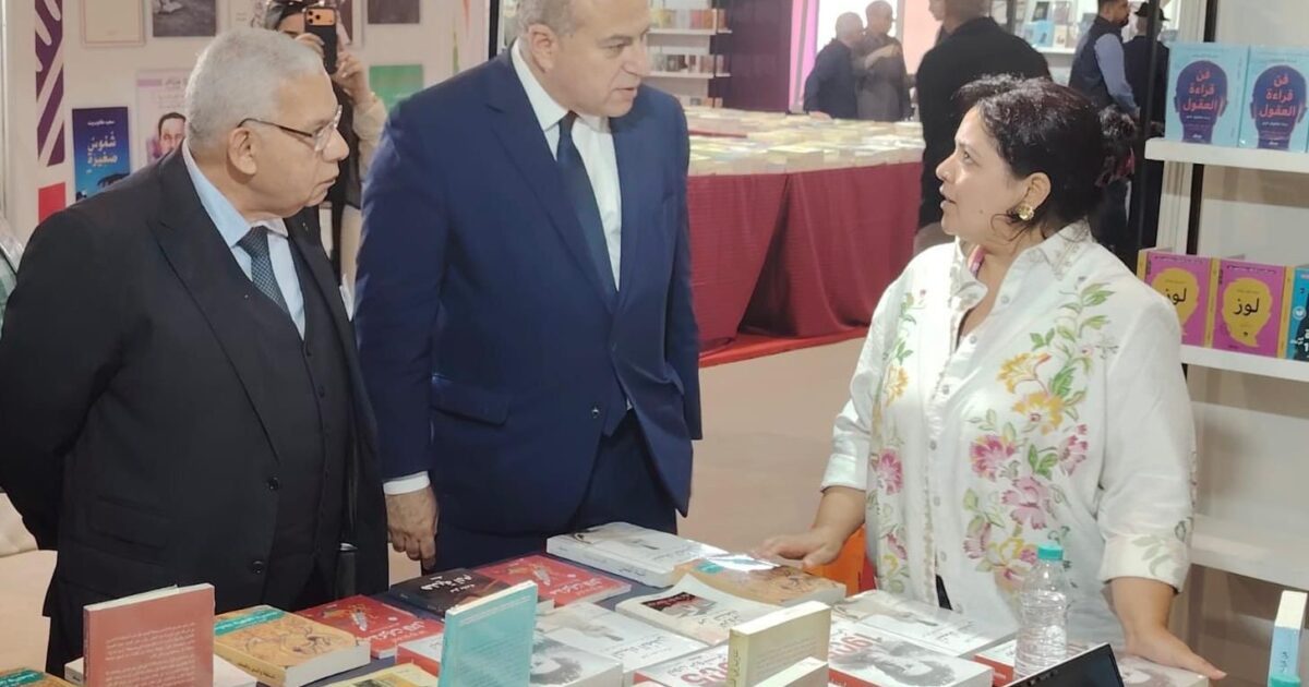 خلال زيارته لمعرض الرباط الدولي للكتاب: سفير مصر بالرباط يؤكد عمق العلاقات الثقافية بين مصر والمغرب