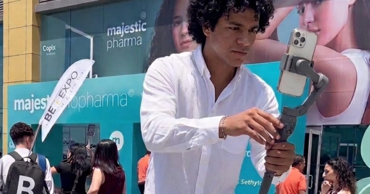 من الموبايل إلى عالم التسويق البصري.. “شيكا شوتس” قصة صعود شاب صنع اسمه بعدسة الإبداع