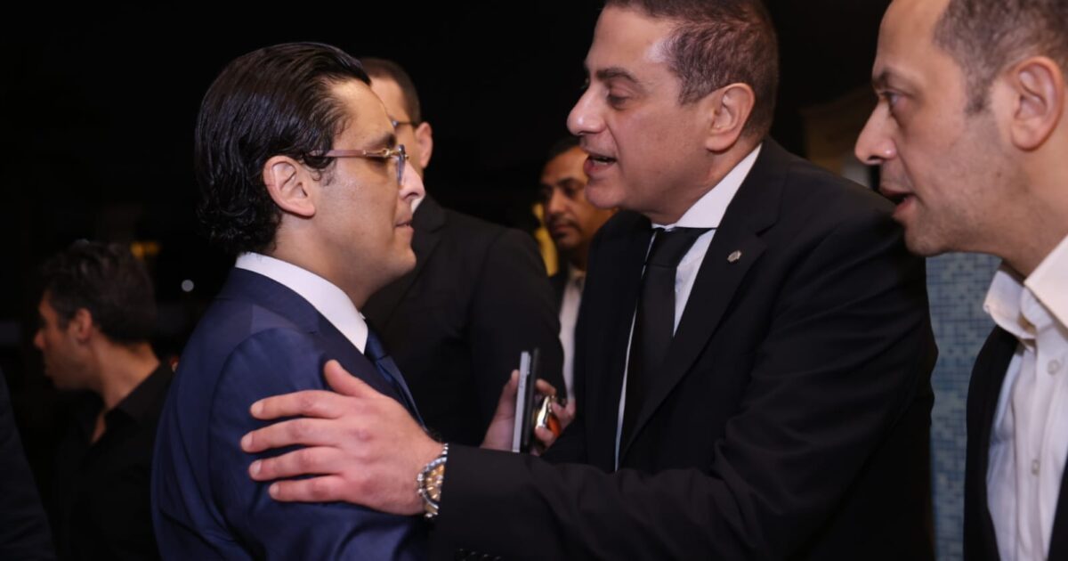 ضياء رشوان ومحمود الخطيب وعمرو عاصم ونهال عنبر يقدمون واجب العزاء في شقيقة المستشار محمد عبدة صالح