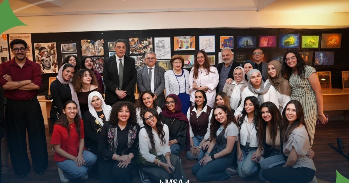 رئيس أمناء جامعة أكتوبر للعلوم الحديثة والآداب يفتتح المعرض السنوي لكلية الفنون والتصميم