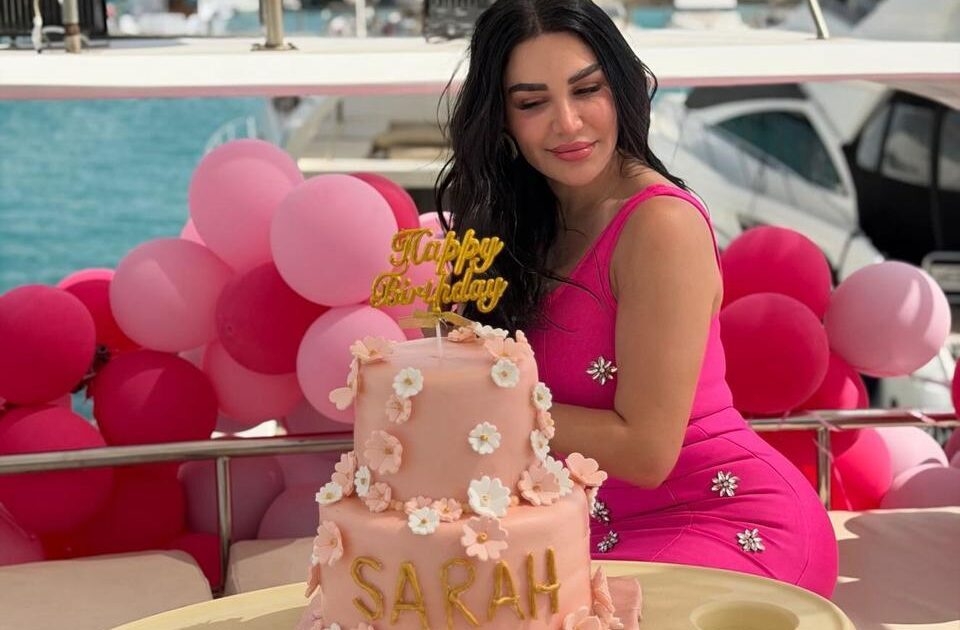 على البحر.. سارة نخلة تحتفل بعيد ميلادها بإطلالة جريئة وتستعد لخطوة عالمية جديدة