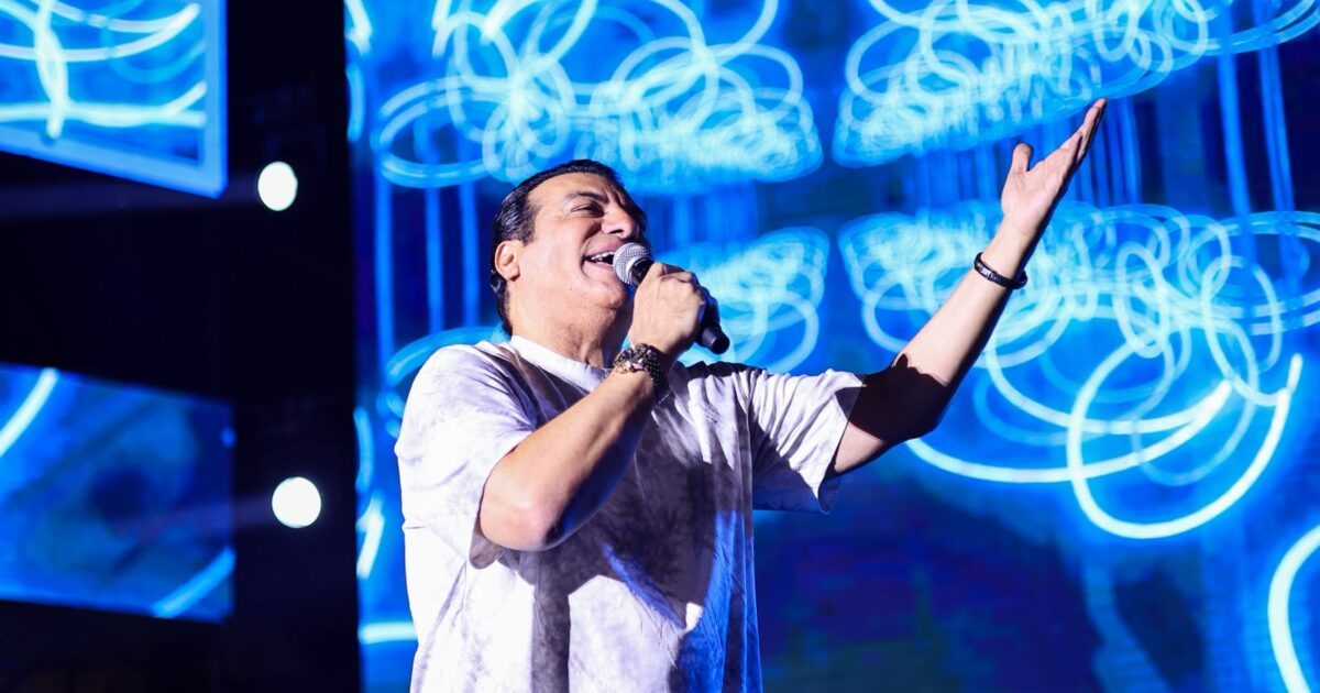 إيهاب توفيق يشعل سيليا.. آلاف الجماهير تردد أغانيه في واحدة من أقوى حفلات العيد