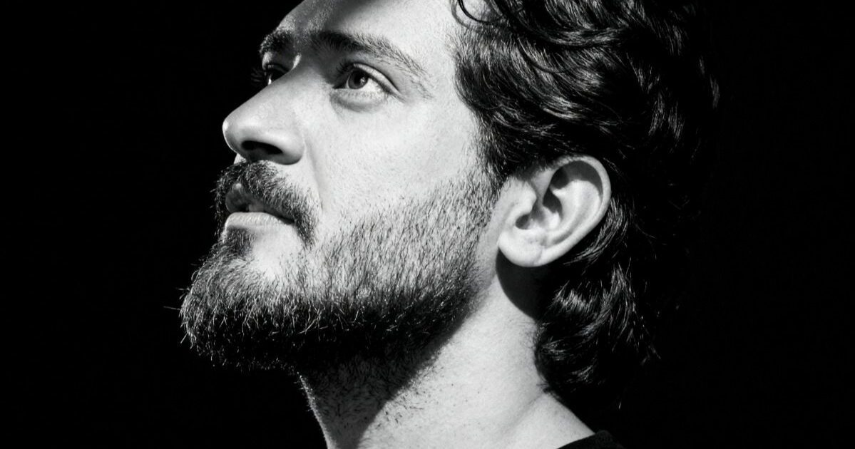 الأن على اليوتيوب.. أحمد زعيم.. يطلب من الجمهور مشاهدة كليب أغنيته الرومانسية ” لو وحشتك “