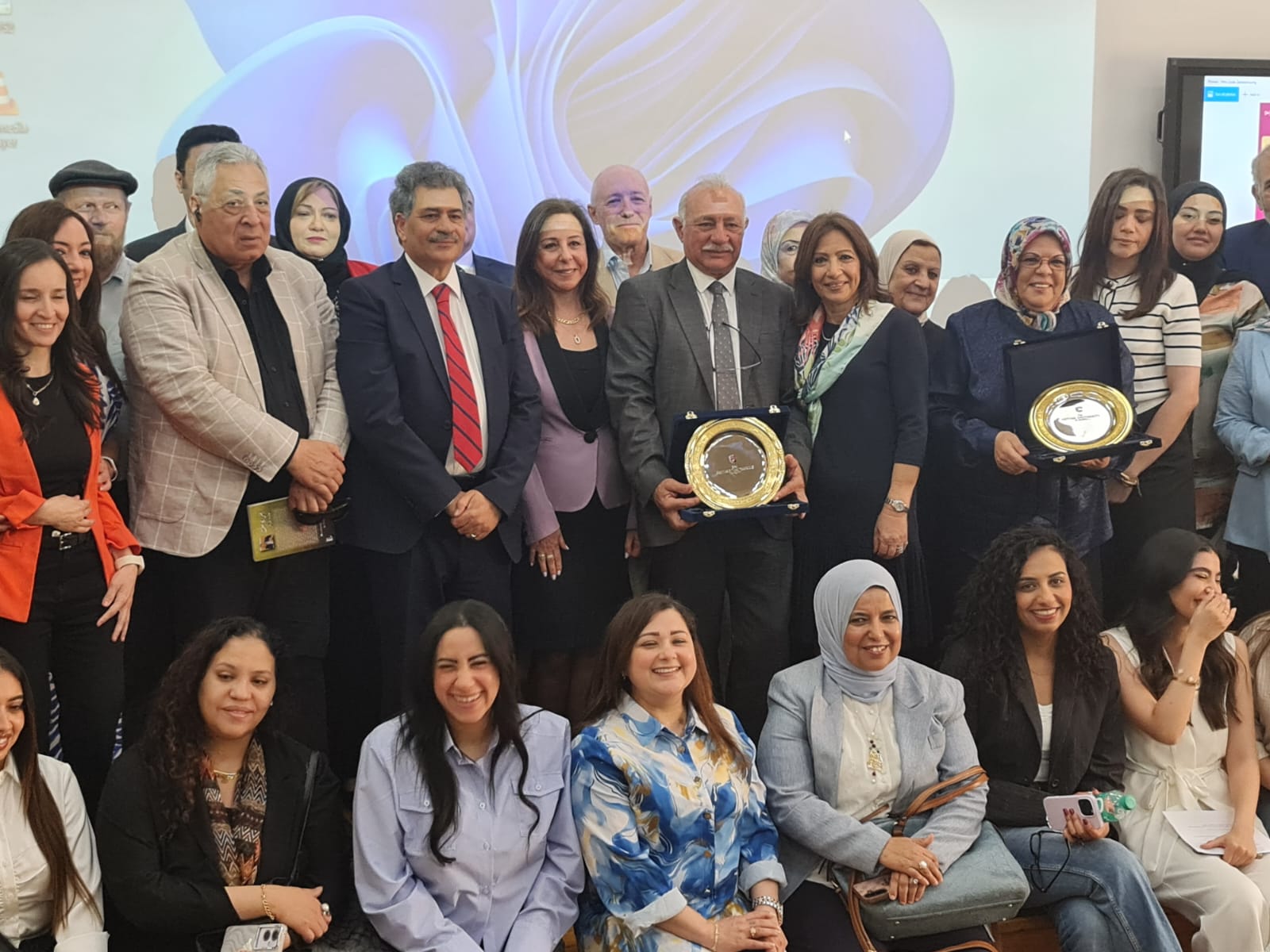 الجامعة البريطانية في القاهرة تُكرّم لولا زقلمة ضمن رواد صناعة الاتصال والإعلام