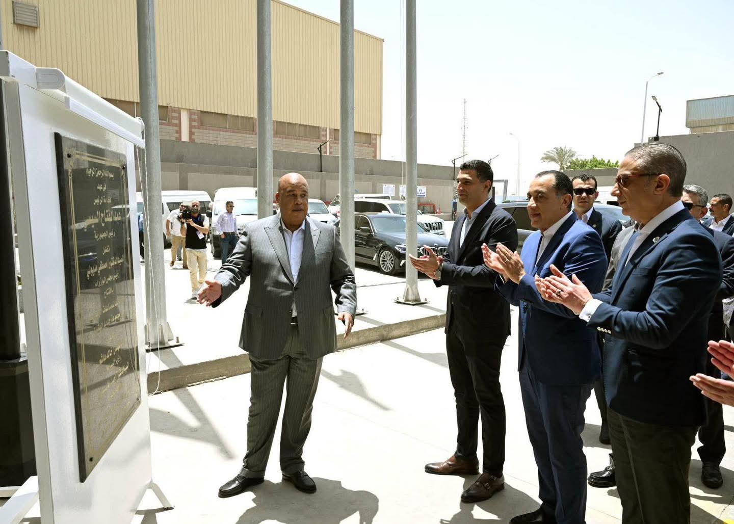 بحضور رئيس الوزراء ووزير الصناعة ومحافظ الجيزة.. مجموعة حديد العشري تفتتح رسميًا مجمع «جلفا للصناعات الهندسية» بمدينة السادس من أكتوبر
