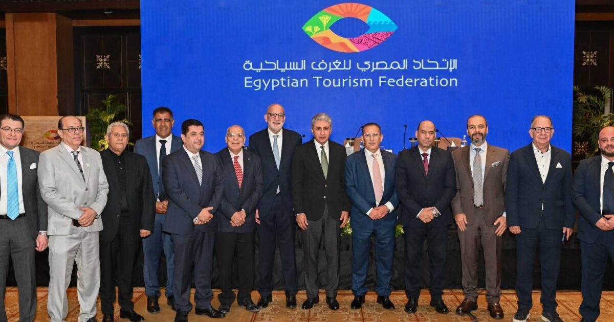 بحضور وزيري السياحة والعمل.. تدشين آلية جديدة لتنظيم واستصدار تراخيص عمل الأجانب بالقطاع السياحي.