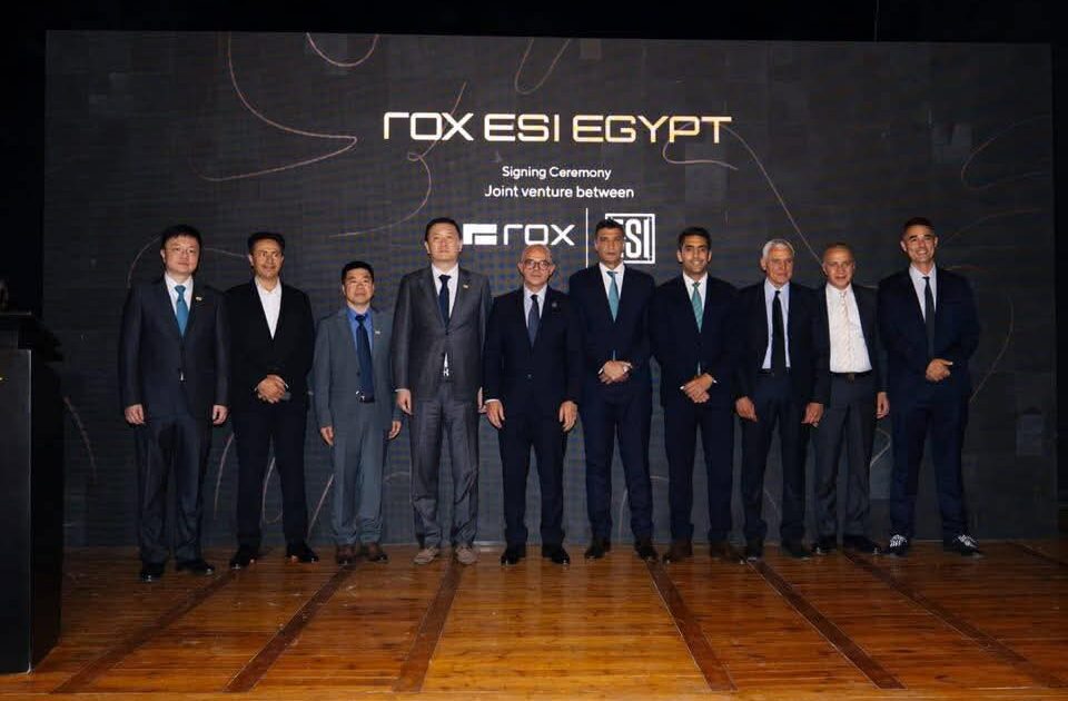 عز العرب السويدي وROX العالمية تقودان التحول الأخضر بإطلاق مصنع سيارات كهربائية في مصر