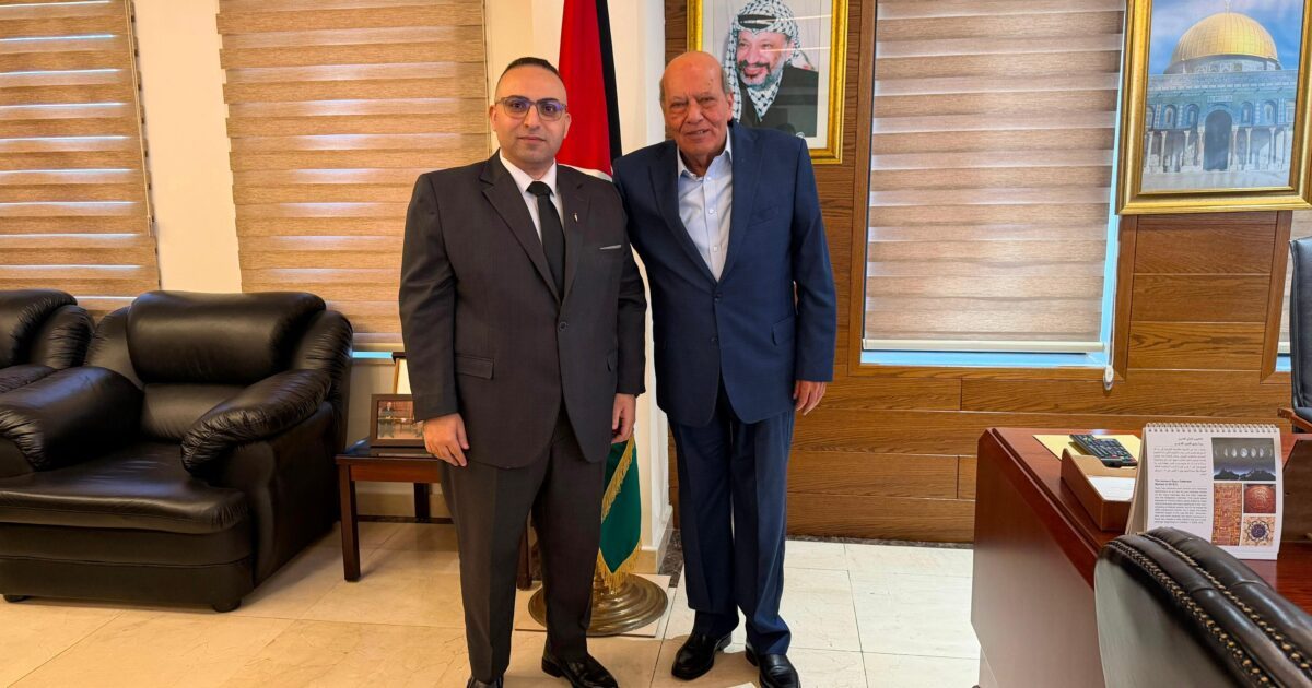 أحمد ناصر الصوير يبحث مع السفير الفلسطيني بالأردن آفاق الاستثمار الوطني ودعم صمود غزة
