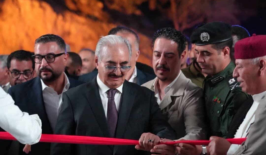المشير حفتر يفتتح مشروع طريق وادي الكوف ضمن مشاريع صندوق التنمية وإعادة إعمار ليبيا