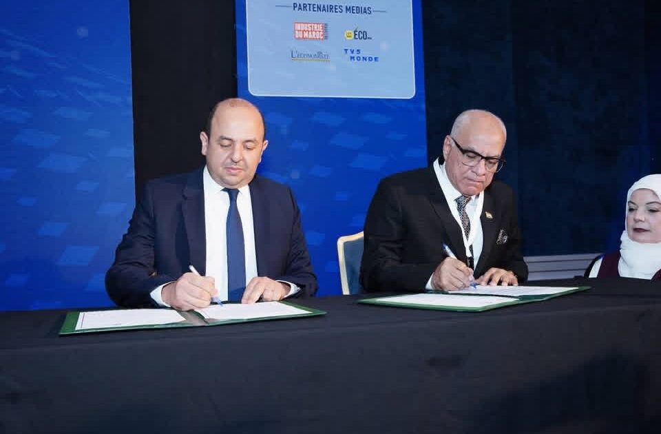 غرفة الإسماعيلية التجارية توقع اتفاقية تعاون مع غرفة فاس-مكناس المغربية لتعزيز الاستثمار والتبادل التجاري