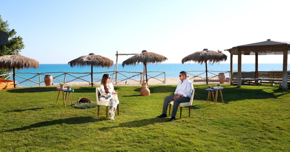 الإعلامية منى العمدة تحاور مدير مبيعات “الوعد البحر الأحمر للتنمية” لاستعراض المزايا التنافسية لمشروع “تافيرا باي”