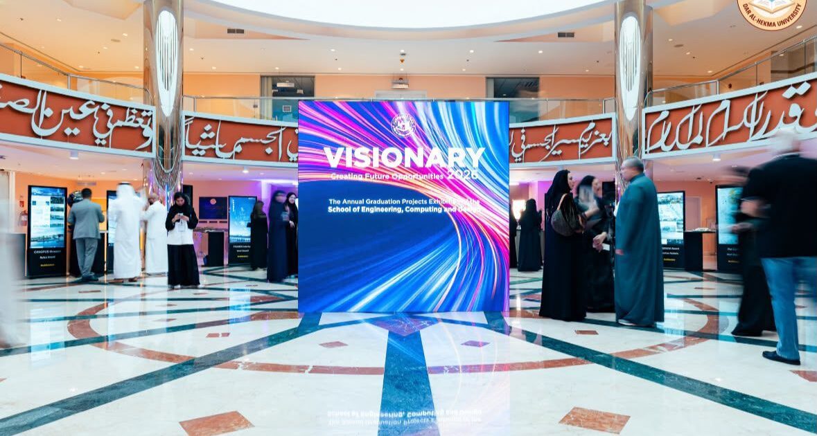 جامعة دار الحكمة تختتم معرض Visionary 2026 بمشاريع ابتكارية لخريجات كلية الهندسة والحاسبات والتصاميم