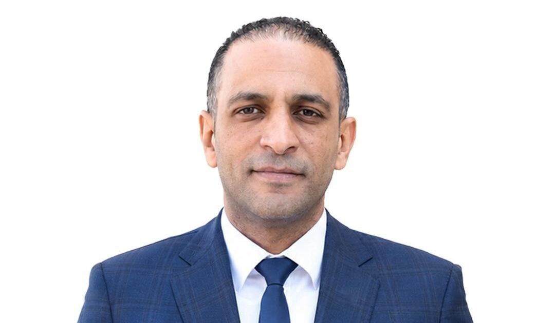 الدكتور محمد العزب اول طبيب مصري عضوًا بمجلس إدارة الاتحاد الدولي لمنظار عنق الرحم بفرنسا