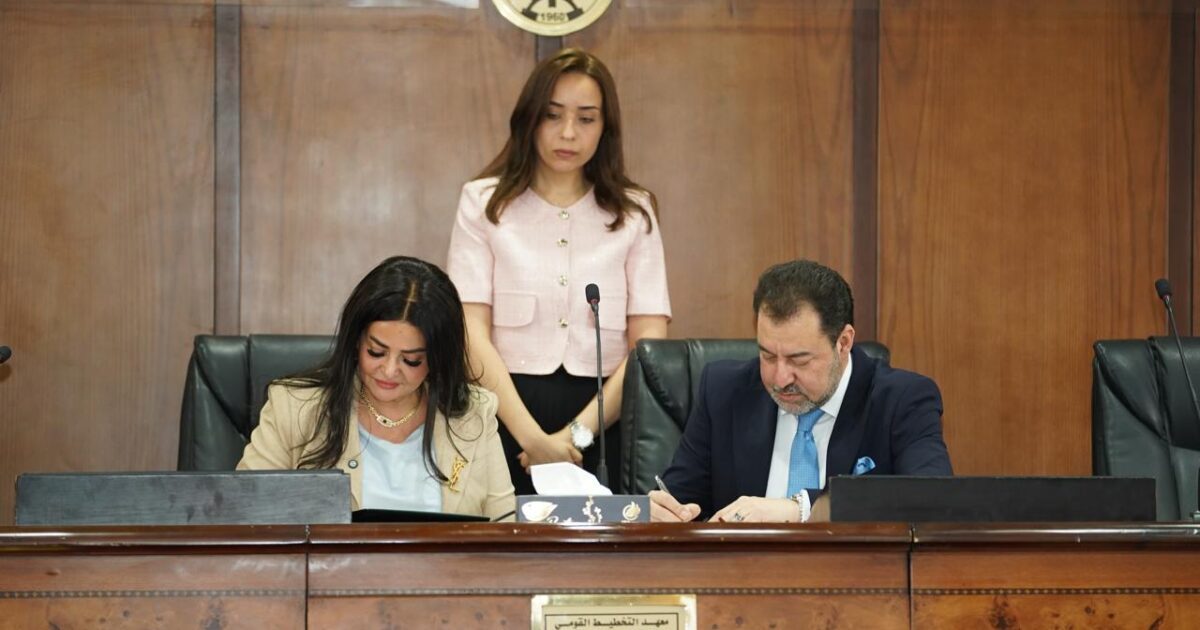 منتدى الخمسين سيدة وجامعة الأهرام الكندية يوقعان بروتوكول تعاون لدعم تدريب وتأهيل الطلاب