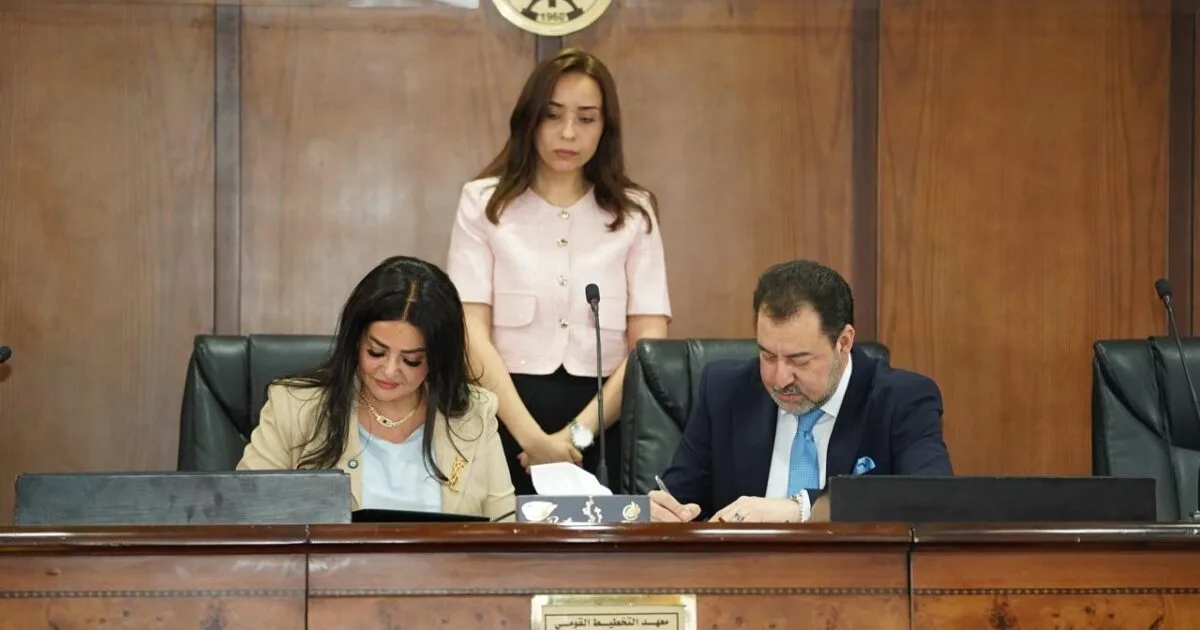 منتدى الخمسين سيدة وجامعة الأهرام الكندية يوقعان بروتوكول تعاون لدعم تدريب وتأهيل الطلاب