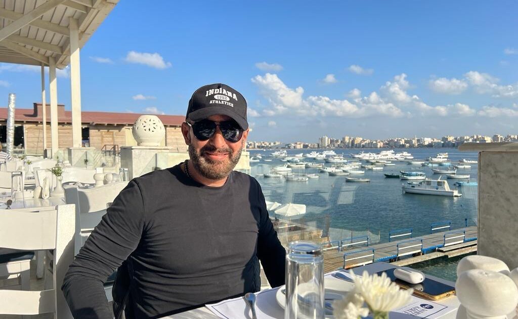 أحمد السقا يكشف وجهاً جديداً من موهبته في فيلم خلى بالك من نفسك