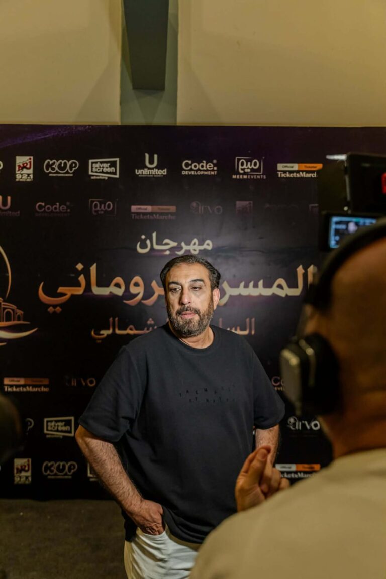 حسام حسني يشعل المسرح الروماني.. ونجوم التسعينات يعيدون ذكريات الزمن الجميل