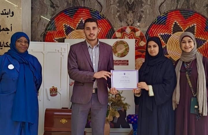 تكريم الأستاذ أحمد محمد عبدالحميد في ختام «فخورين بالإمارات» بالشارقة تقديرًا لدوره في ترسيخ الهوية الوطنية لدى النشء