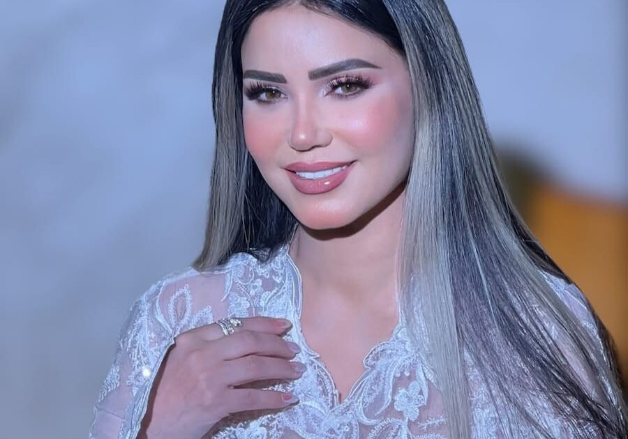 إيناس عز الدين تبرز بإطلالة متجددة في افتتاح الدورة الـ19 لمهرجان المسرح القومي