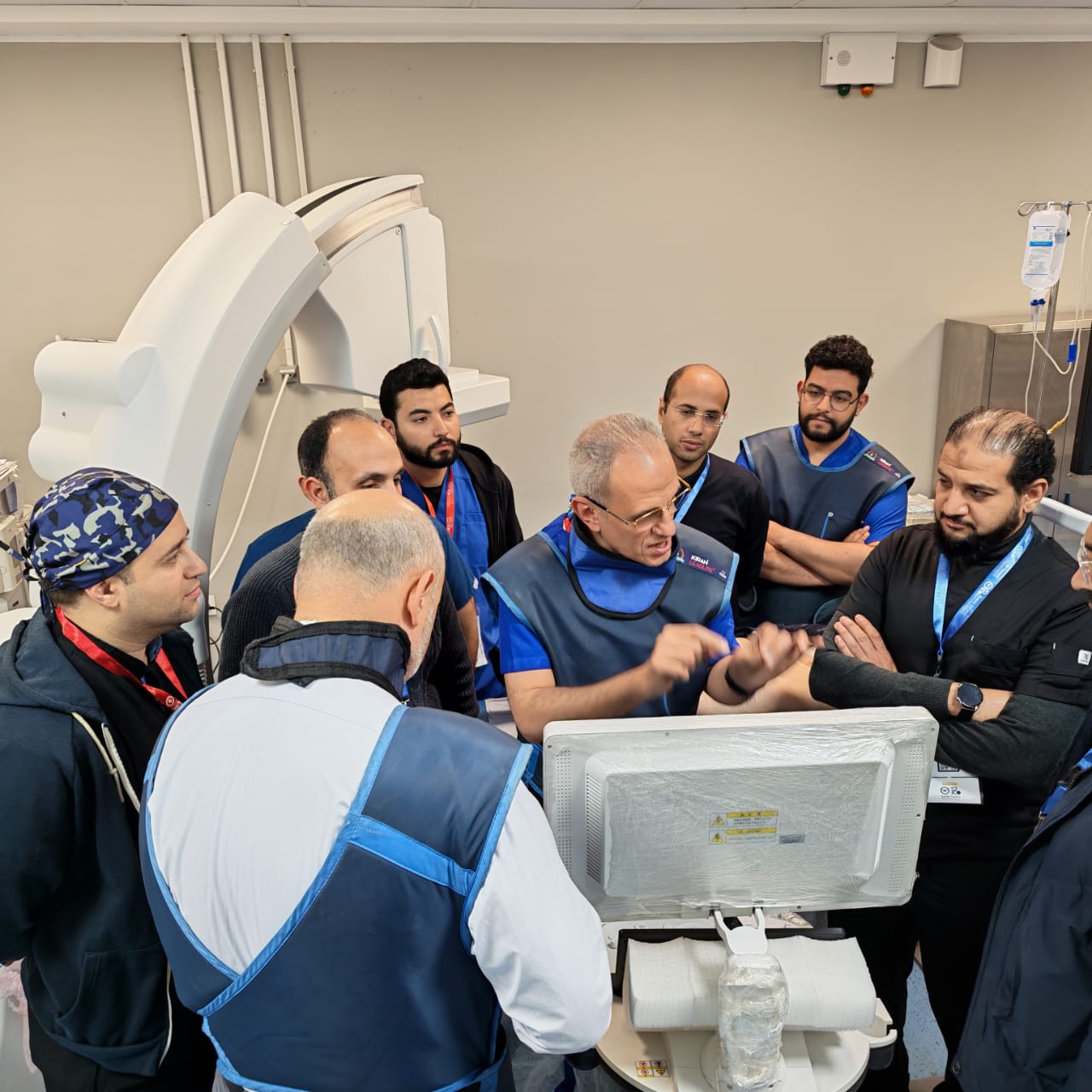 د. أسامة جاويش استشاري علاج الألم يؤكد: التدخلات الدقيقة أصبحت بديلاً فعالاً للجراحة في كثير من حالات الألم المزمن
