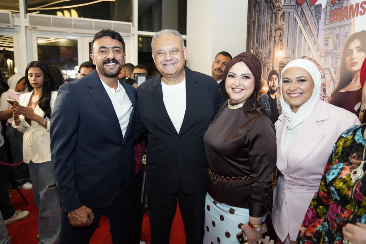 الدكتور سامر والمهندسة رباب عبد العاطي يخطفان الأنظار في العرض الخاص لفيلم «شمشون ودليلة»