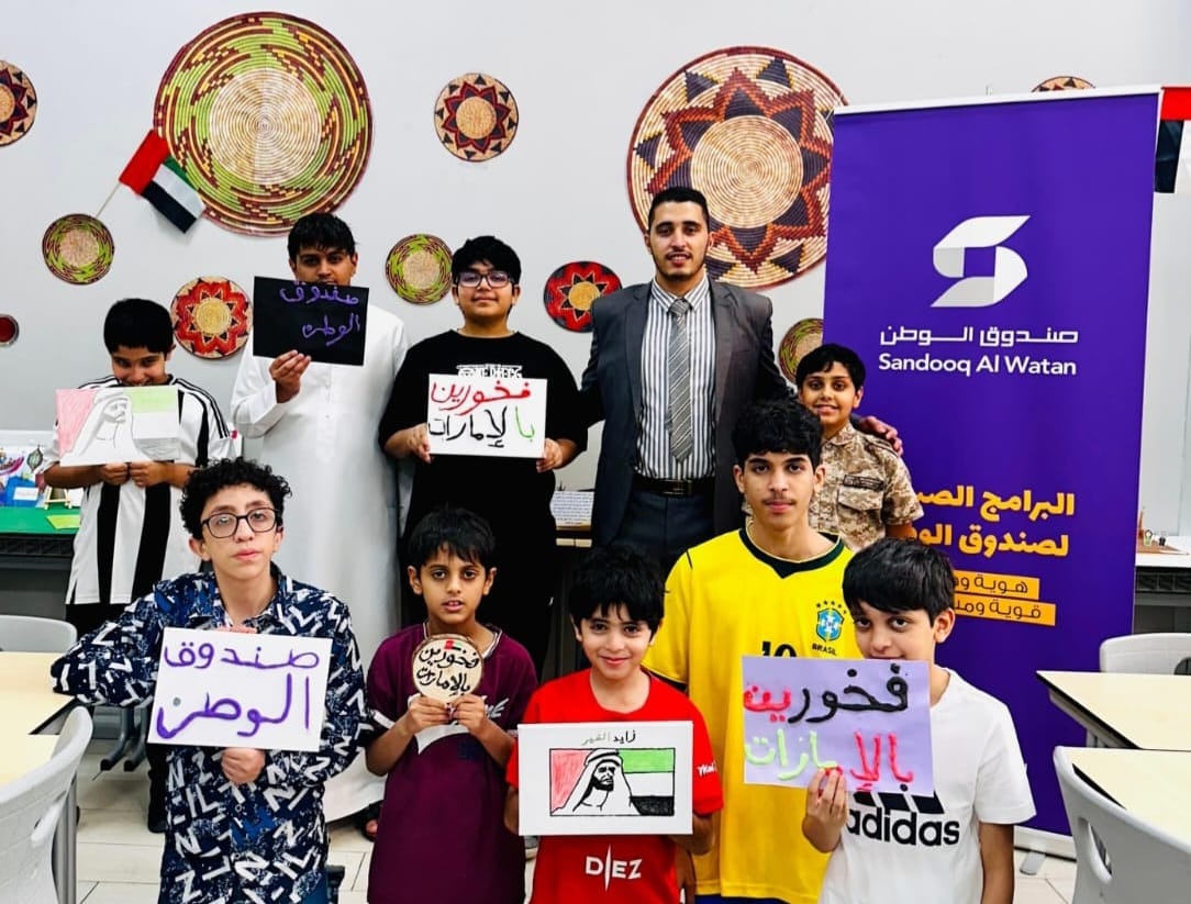 تكريم الأستاذ أحمد محمد عبدالحميد في ختام «فخورين بالإمارات» بالشارقة تقديرًا لدوره في ترسيخ الهوية الوطنية لدى النشء