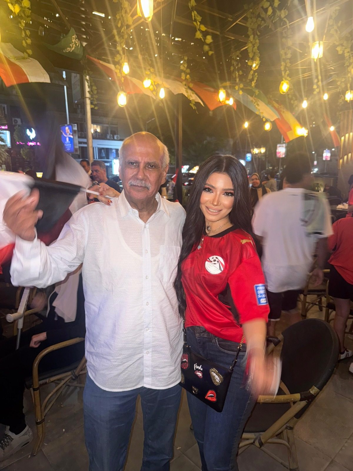 آل رجب.. نيفين وغادة ورضا رجب يحتفلون بتأهل مصر لدور الـ 16 في كأس العالم