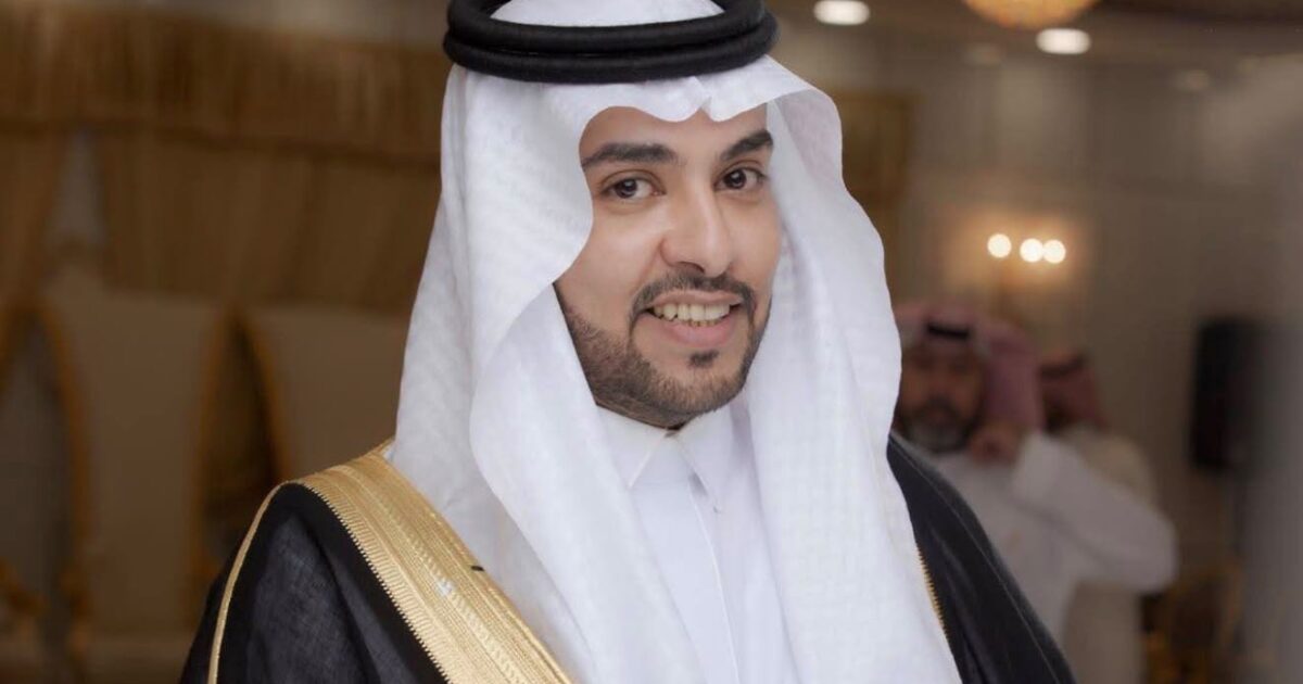 ناصر طويرش الحارثي.. 500 مزاد وصوت توعوي غيّر قواعد اللعبة العقارية